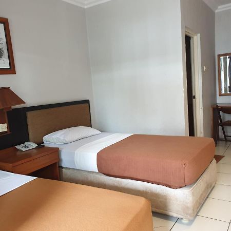 Yehezkiel Hotel Lembang Mitra Reddoorz Exterior photo