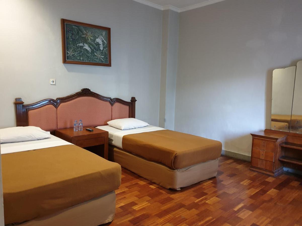 Yehezkiel Hotel Lembang Mitra Reddoorz Exterior photo