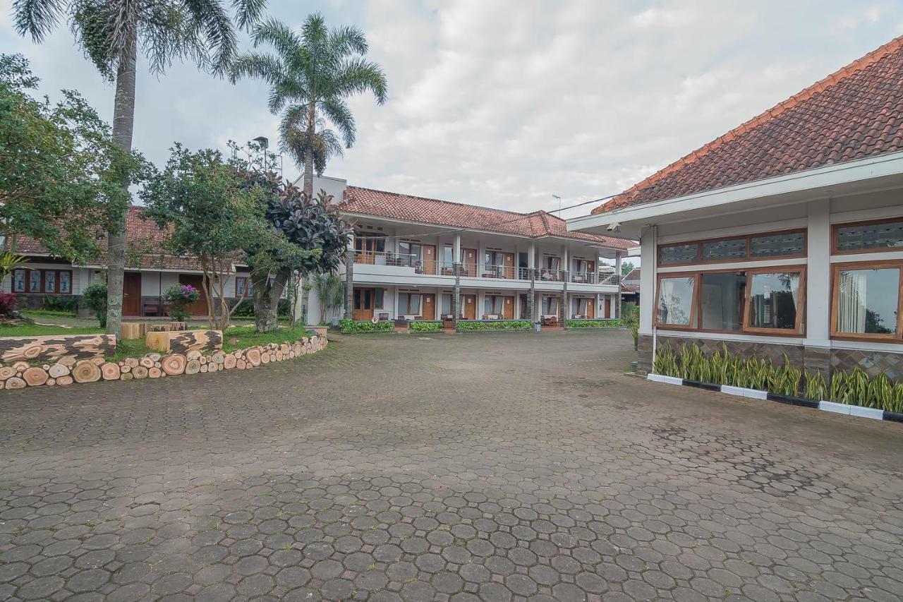 Yehezkiel Hotel Lembang Mitra Reddoorz Exterior photo