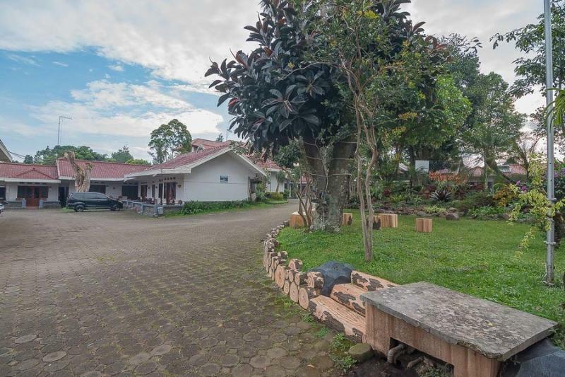 Yehezkiel Hotel Lembang Mitra Reddoorz Exterior photo